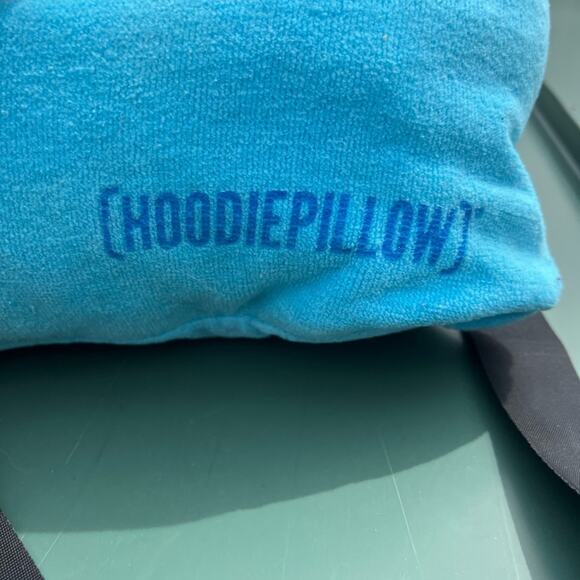 Hoodiepillow 5 in 1 Blue Beach Towel built in hood pockets convertible into bag - Picture 4 of 16
